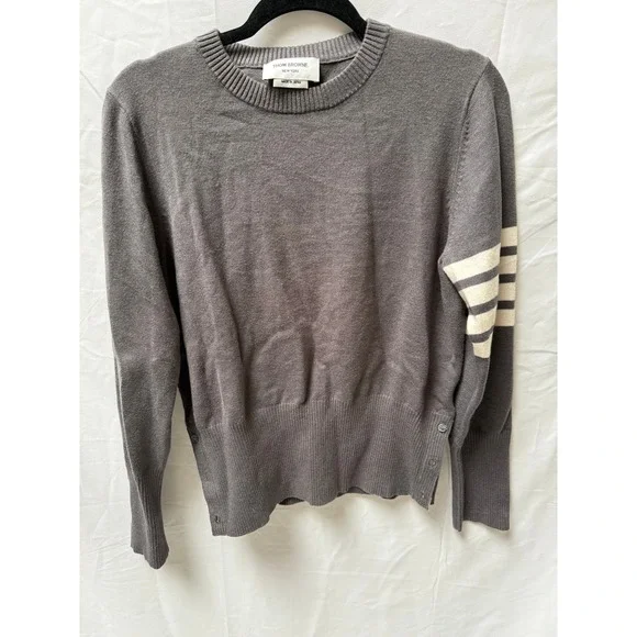 Thom Browne Classic 4-Bar Wool Crewneck Sweater in Medium-Grey - Picture 2 of 9